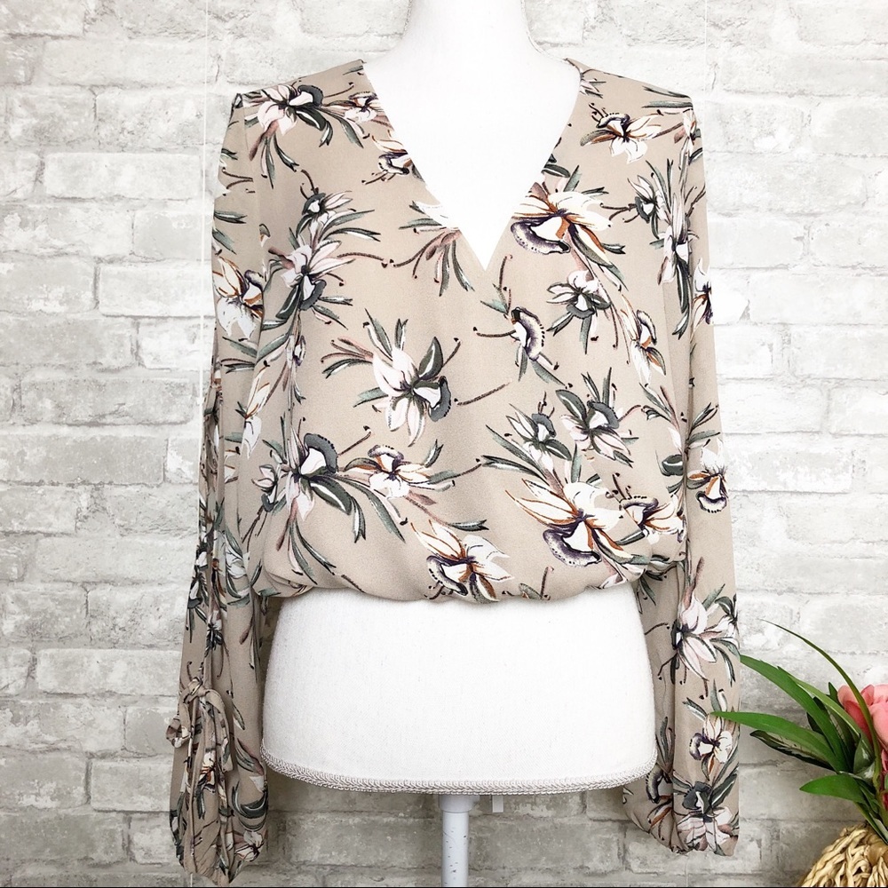 LA CHARME U Bohemian Floral Surplice Long-Sleeve Top Small